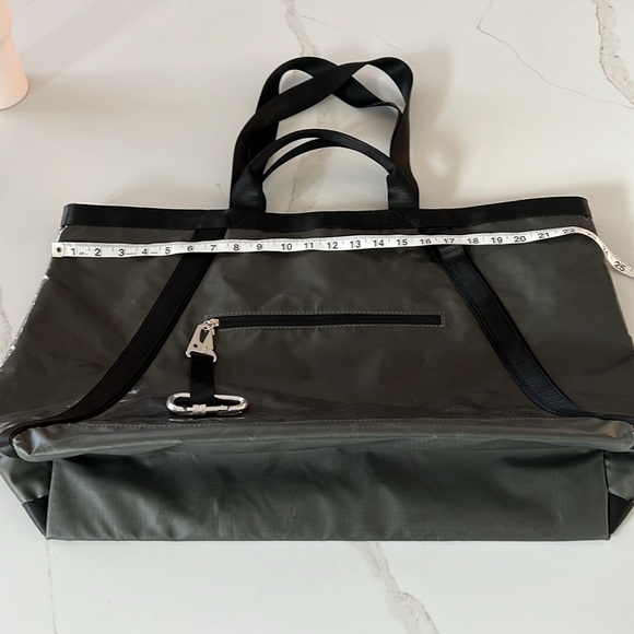 Topshop Large High Shine Weekend Bag - Picture 2 of 10